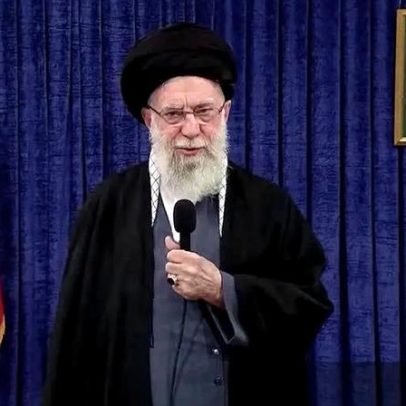 Líderes religiosos do Irã ordenam vingança pela morte de Khamenei