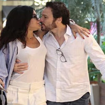 Aline Campos é fotografada beijando o novo namorado no aeroporto do Rio