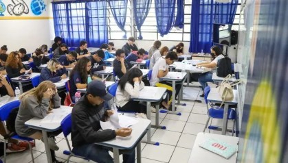 A primeira parcela é referente à conclusão, em 2025, de uma das séries do ensino médio