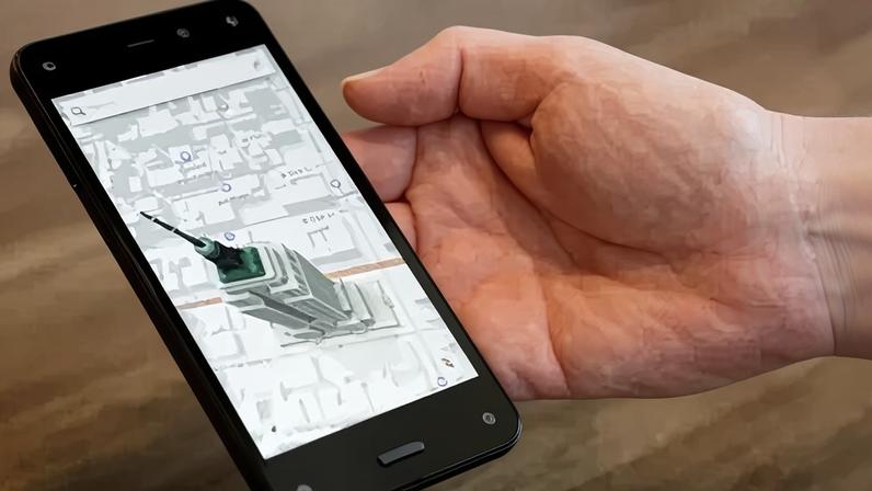Representante da Amazon demonstrando recursos de mapas 3D do smartphone Fire da empresa no campus da empresa em Seattle, Washington, em 18 de junho de 2014. O Fire Phone foi descartado em pouco mais de um ano.