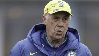 Carlo Ancelotti durante treino da Seleção Brasileira