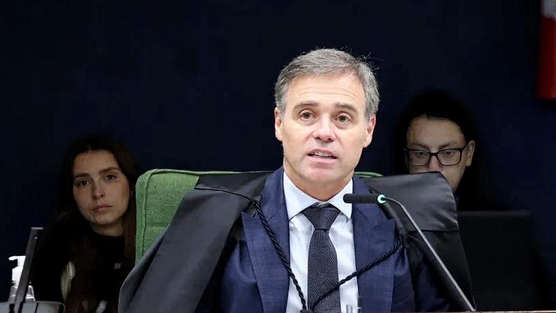 Mendonça declarou que Belline Santana não pode ser compelido a ir à CPI, nem sofrer qualquer tipo de sanção em caso de ausência