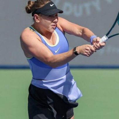Anisimova vence Raducanu em 54 minutos