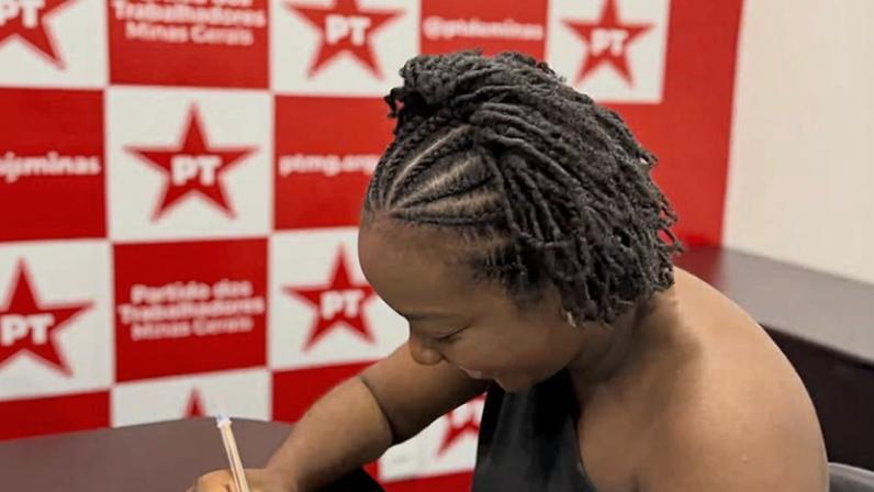 Ana Elisa, influencer de Minas, recebeu convite de Lula para se filiar ao PT e concorrer a deputada.