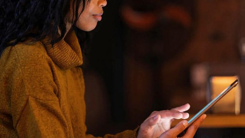 Inteligência artificial contribui para aumento de suicídios entre usuários de chatbots nos EUA.