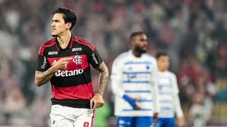 Flamengo derrota Cruzeiro com gols de Pedro e Carrascal no Campeonato Brasileiro.