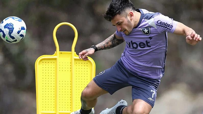 Artur chegou ao Botafogo em 2025 (Foto: Vitor Silva / Botafogo)