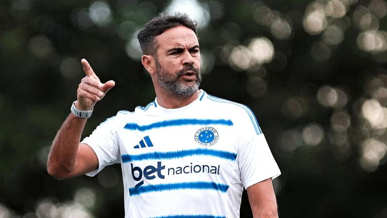 Artur Jorge encara desafio de corrigir defesa do Cruzeiro, que sofre 2 por jogo