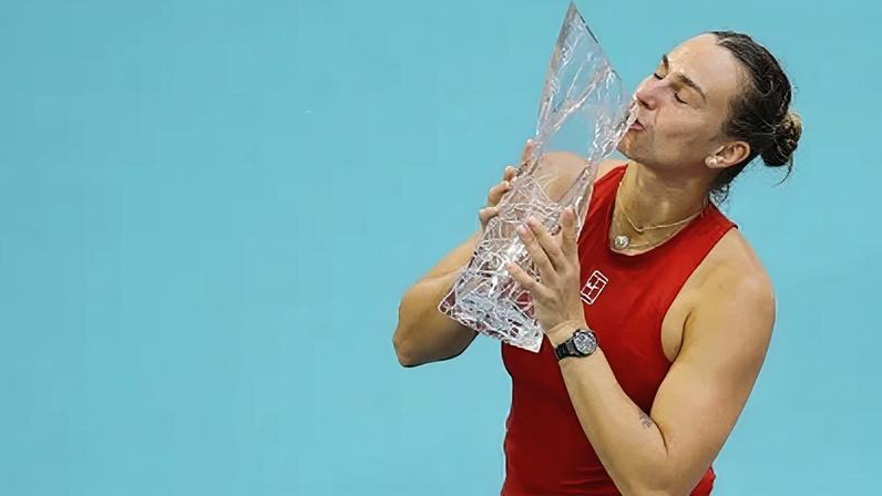 Aryna Sabalenka comemora a conquista do Miami Open em 2025