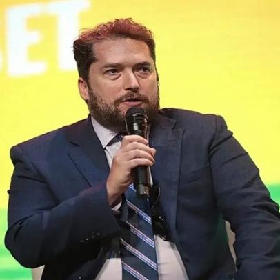 Governo Lula revoga visto de Darren Beattie, assessor de Trump
