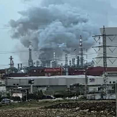 Míssil balístico do Irã atinge complexo de refinarias no norte de Israel