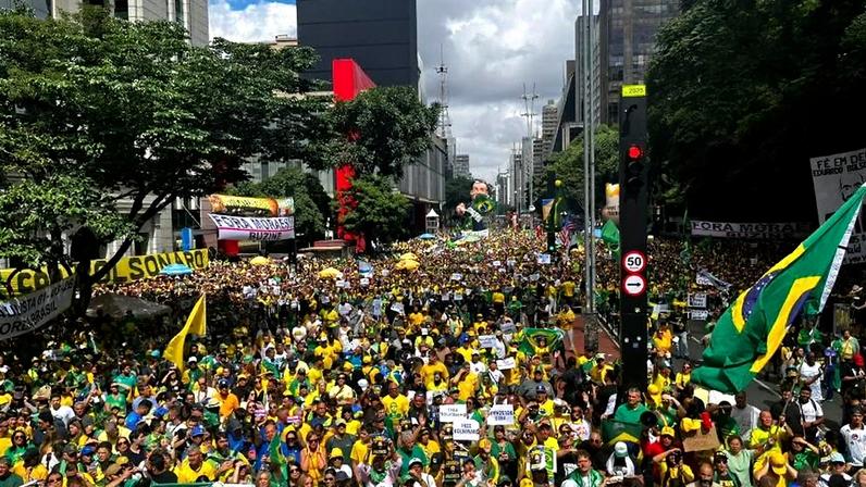 Manifestação "Fora Lula, Moraes e Toffoli", realizada na avenida Paulista, em São Paulo, no domingo