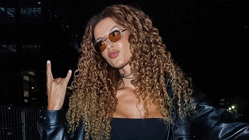 Atriz de Três Graças gera repercussão com foto em cachoeira nas redes