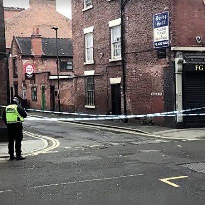 Sete feridos após carro atingir pedestres em Derby, Reino Unido