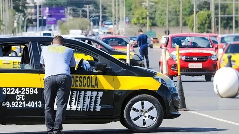 CNH sem autoescola: mudança pode causar 300 mil demissões diz setor