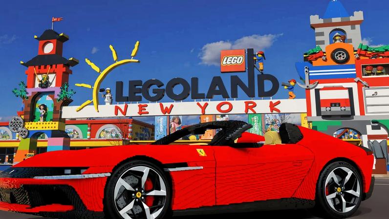 Ferrari de 554 mil peças em Lego vira atração de parque nos EUA
