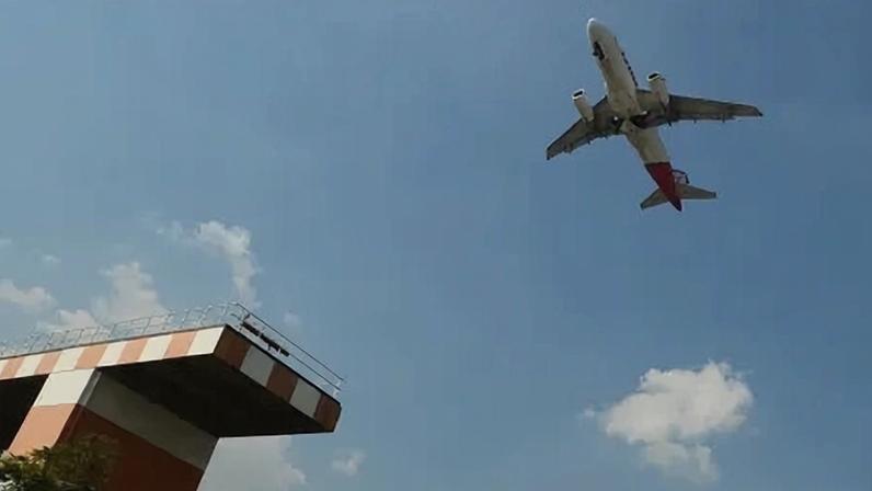 Avião decola no aeroporto de Congonhas, em São Paulo