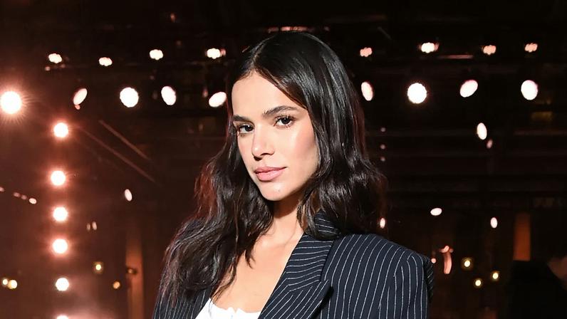 Bruna Marquezine deu declarações sobre a vida e a carreira em recente entrevista à revista Vogue.
