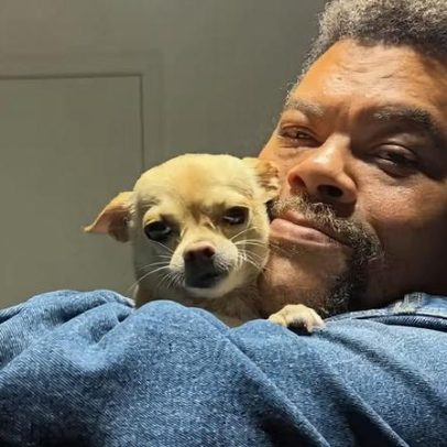 Babu Santana recebe carinho do cachorro e comenta caos pós-BBB