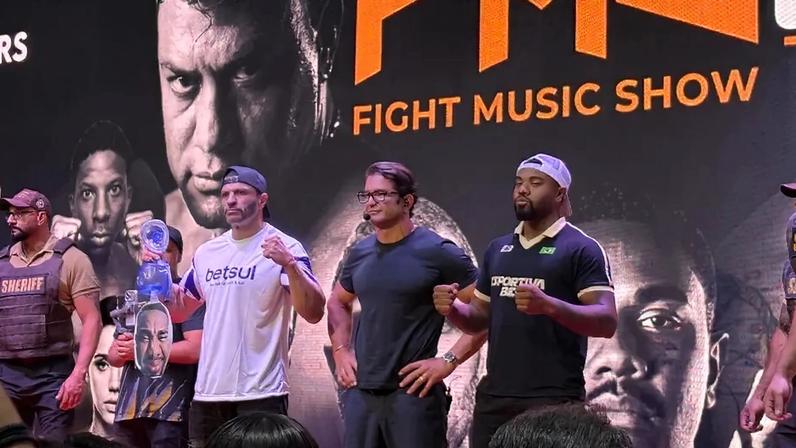 Bambam e Davi trocaram farpas na coletiva do Fight Music Show 8 (Foto: Beatriz Pinheiro/ Lance!)