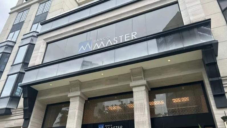 Na imagem, a fachada do Banco Master em janeiro de 2026, na r. Elvira Ferraz, 440, no bairro do Itaim Bibi, em São Paulo; logotipo da instituição já foi coberto depois da liquidação decretada pelo Banco Central