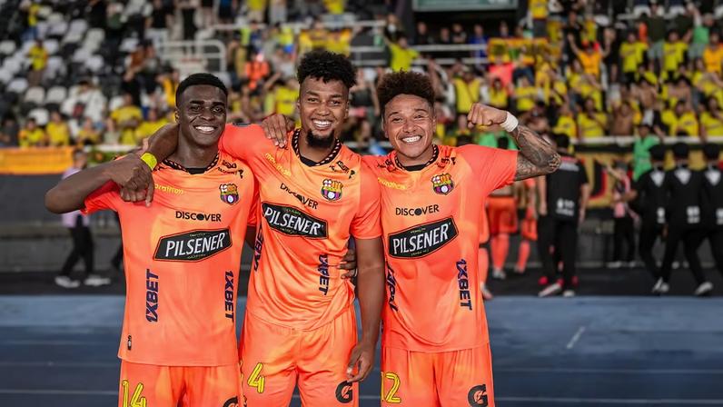 Jogadores do Barcelona de Guayaquil após classificação contra o Botafogo — Foto: Divulgação/BarcelonaSC