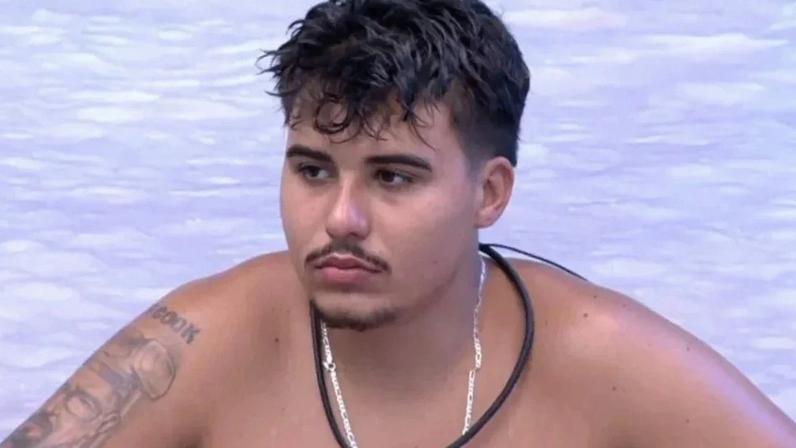 BBB 26: Pedro sai de clínica psiquiátrica após dois meses internado; veja imagens