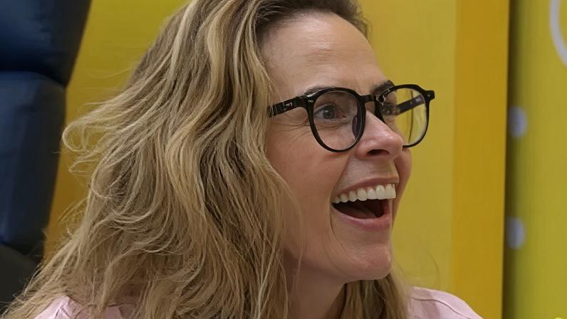 Ana Paula se diverte acordando a casa pela Central do Líder no BBB 26