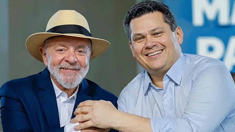 Em busca de apoio político no Congresso e no Amapá, Lula faz acenos a presidente do Senado, Davi Alcolumbre e defende pesquisas sobre petróleo no Estado — Foto: Ricardo Stuckert/Presidência da República