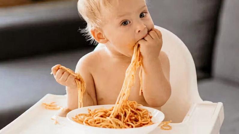 Ritmo em que uma criança engorda até os 2 anos de idade pode elevar o risco de obesidade infantil — Foto: Freepik