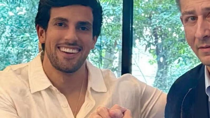 Faustão faz rara aparição ao ganhar homenagem do genro Julinho Casares