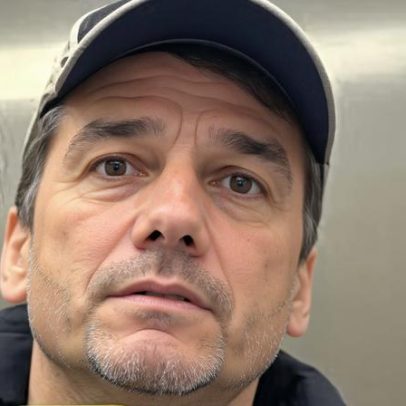 Filho de Wagner Moura posta foto rara com o pai e manda recado