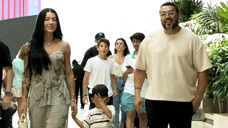 Belo curte passeio com Rayane Figliuzzi e o enteado, Zion — Foto: Édson Douglas/AgNews