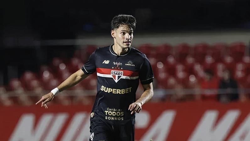 Bobadilla em ação na vitória do São Paulo sobre o Atlético-MG