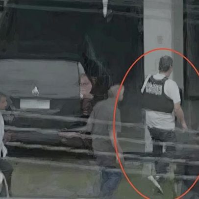 Imagens mostram Bolsonaro chegando em casa para cumprir prisão domiciliar