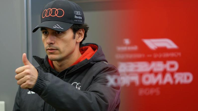 Gabriel Bortoleto em GP da China na F1 2026 (Foto: Jade GAO / AFP)