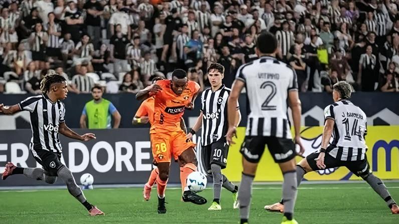 Lance de Botafogo 0 x 1 Barcelona-EQU, pela Copa Libertadores 2026.