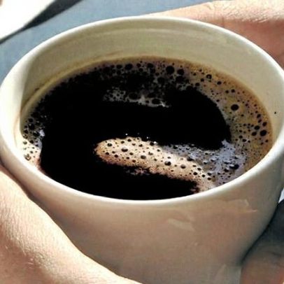 Cafeteria gera polêmica ao servir café com ovos cozidos em urina de crianças