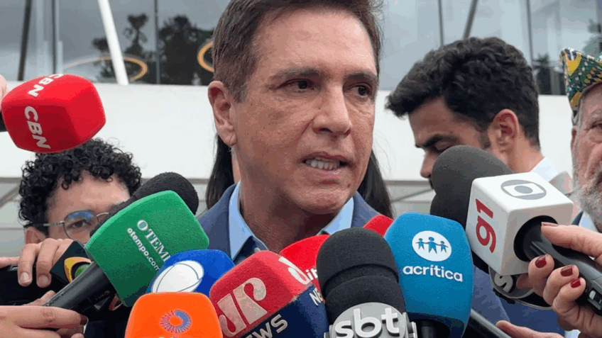 Segundo o médico, Bolsonaro reclamou de dores no ombro direito e que a avaliação de um especialista mostrou que há indicação para uma cirurgia