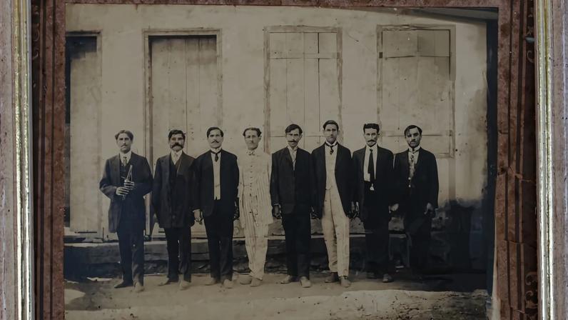 Reprodução de foto de libaneses pioneiros em Itambacuri, no Vale do Mucuri, Minas Gerais