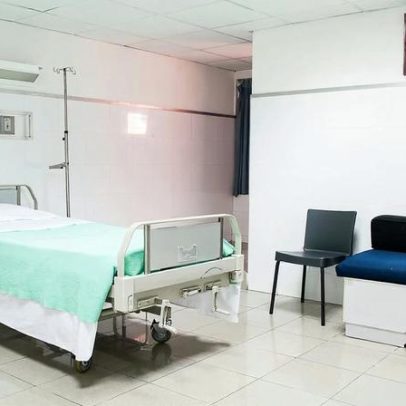 Lei mineira garante acompanhante para mulheres em consultas e exames em MG