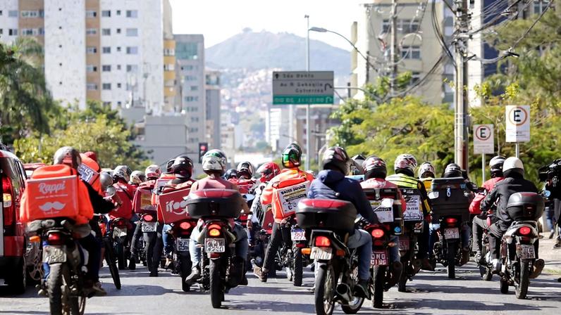 Entregadores de aplicativos fazem protesto por melhores condições de trabalho