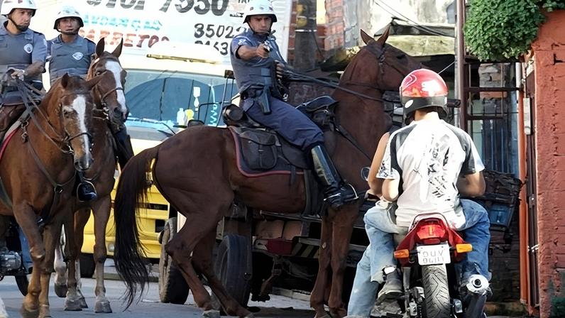Polícia mantém 300 homens em favela de São Paulo