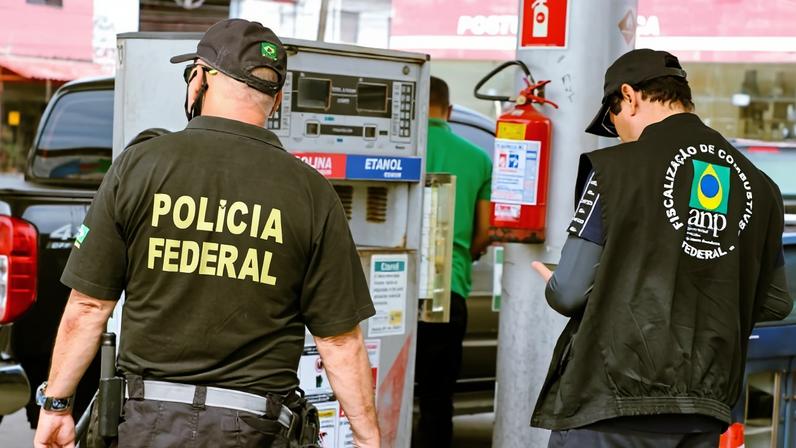 Agentes da PF estiveram em vários postos de combustíveis