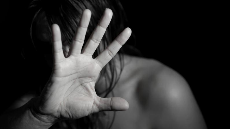 Mulher se prepara para deixar a cidade com as filhas quando foi morta pelo ex-companheiro