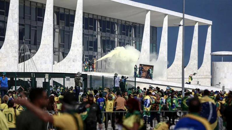 Acusação da PGR afirma que houve omissão dos militares diante de informações sobre a possibilidade de invasão aos prédios públicos. (Foto: Marcelo Camargo/EFE / arquivo)