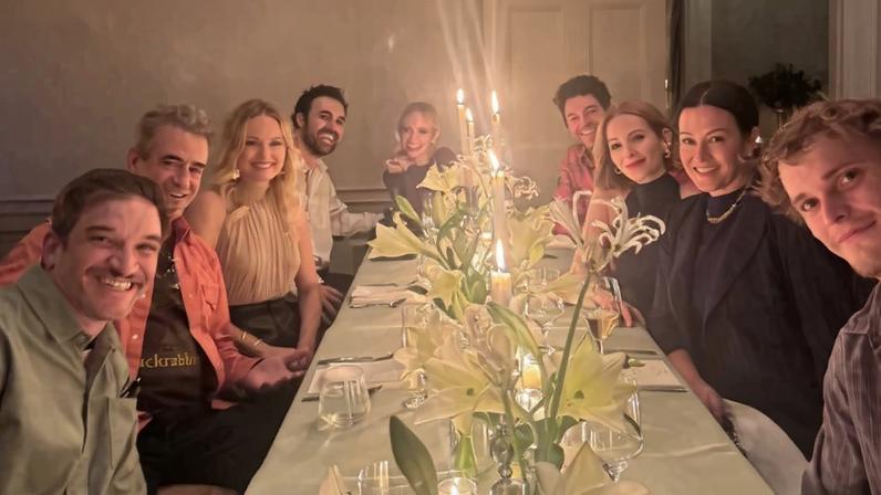 Noivo de Brittany Snow surpreende atriz no 40º aniversário