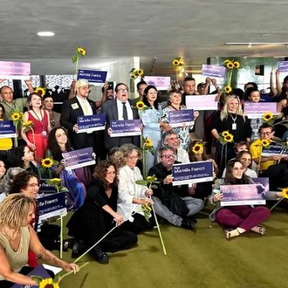 Deputados e familiares homenageiam Marielle na Câmara e citam mandantes condenados