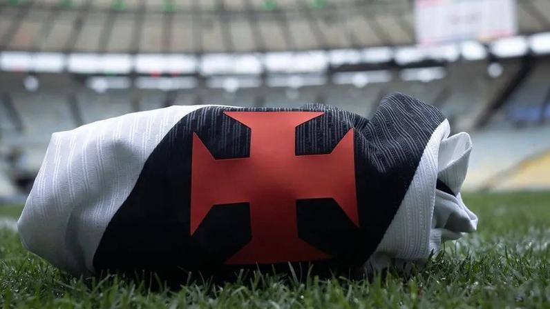 Camisa do Vasco no gramado do Maracanã (Foto: Matheus Lima/Vasco)