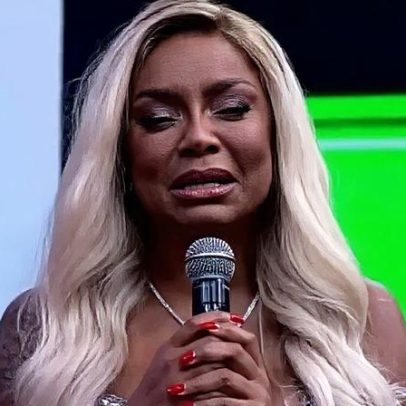Cariúcha se emociona na estreia do novo Superpop na RedeTV